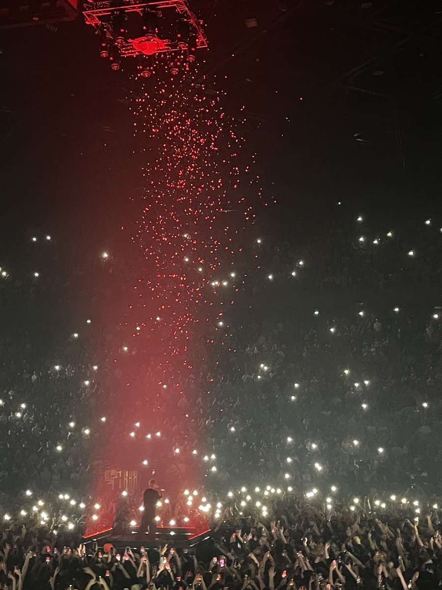 SonyMusicFr's tweet photo. Bravo @JeyLaylow pour ces deux dates incroyables à l’@Accor_Arena 👏🔥❤️ MERCI de le faire à ta façon, et c’est la meilleure parce que c’est la tienne https://t.co/1Z7Zfm9KVc
