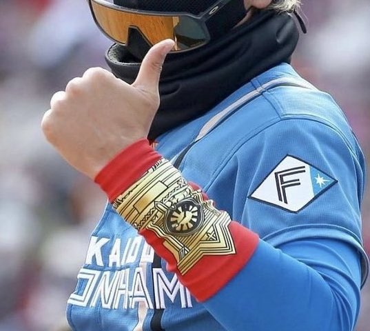 ピアニカ子 Mi みぃ 試合中ずっと気になってたこのリストバンド かっこいいー 新庄剛志 リストバンド T Co Rqadhfqtta Twitter