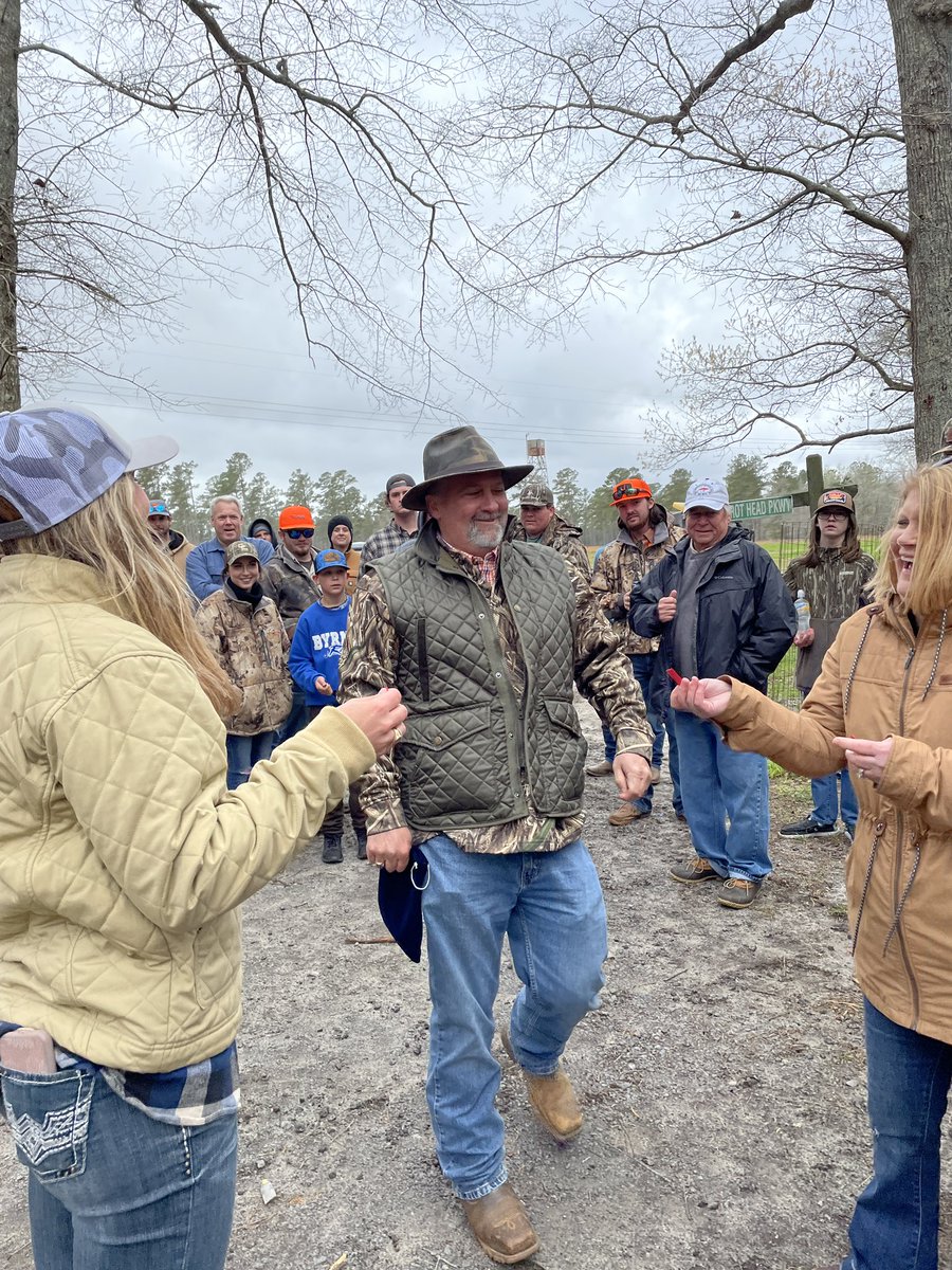 beccalong21's tweet photo. Awesome event supporting the Dalton Evans Outdoorsman Scholarship for Fort Mill High School. https://t.co/1kVxHkmlEN