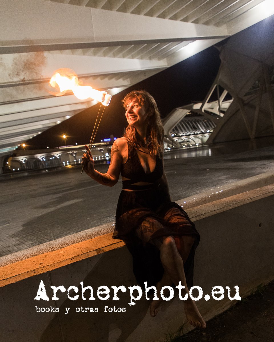 Archerphoto's tweet photo. Post con fotos sobre Aga bailando con fuego. https://t.co/7ziEvhe4b1 #fuego #dancingwithfire #valencia https://t.co/fLMQ07pkAf