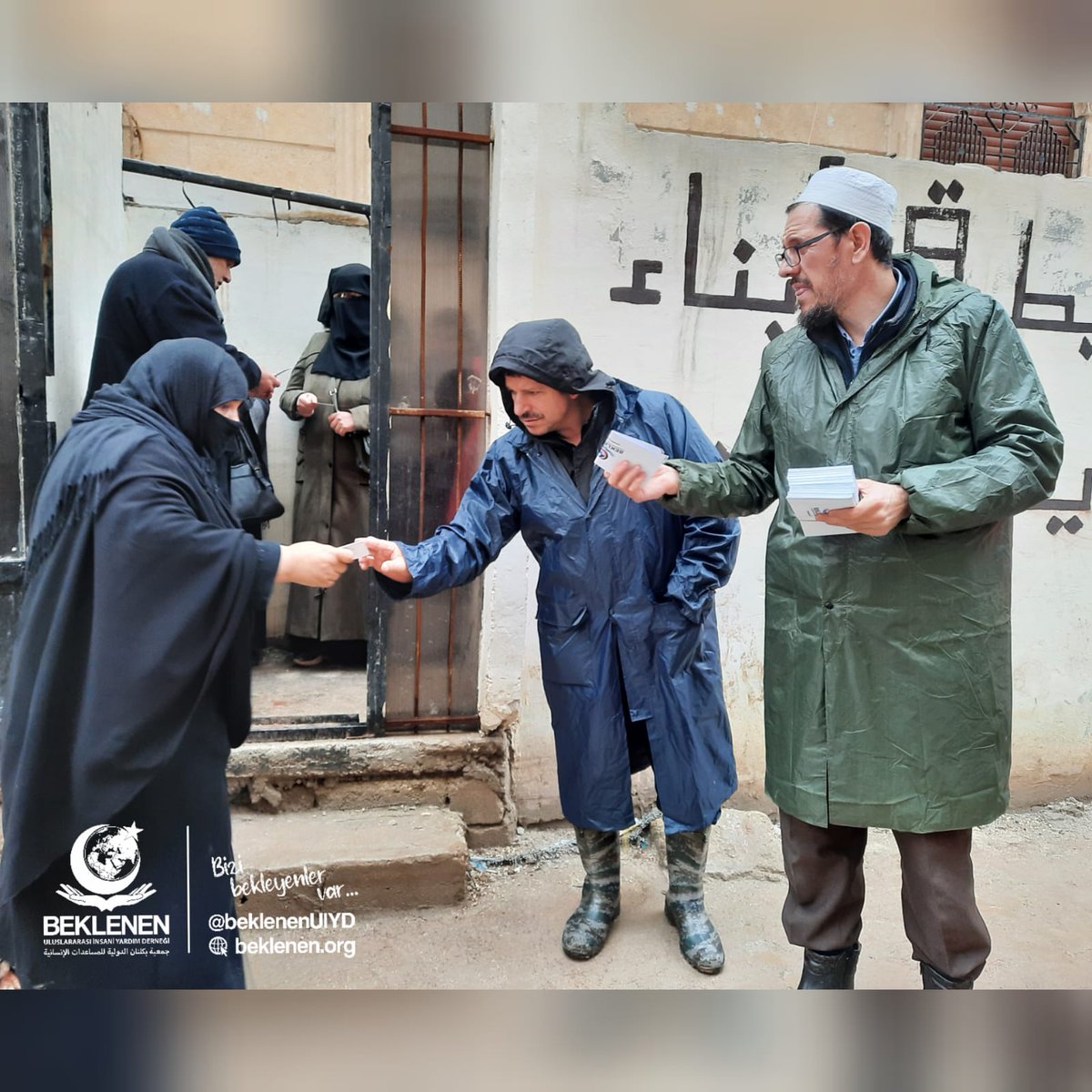 BeklenenUIYD's tweet photo. Bugün üç  çadırkentimizde   gıda kolisi dağıtımından sonra tamamı şehit ve yetim  180 ailemize de gıda kolisi ve nakdi yardım yapıldı 🌿 https://t.co/lj9WkXTVTb