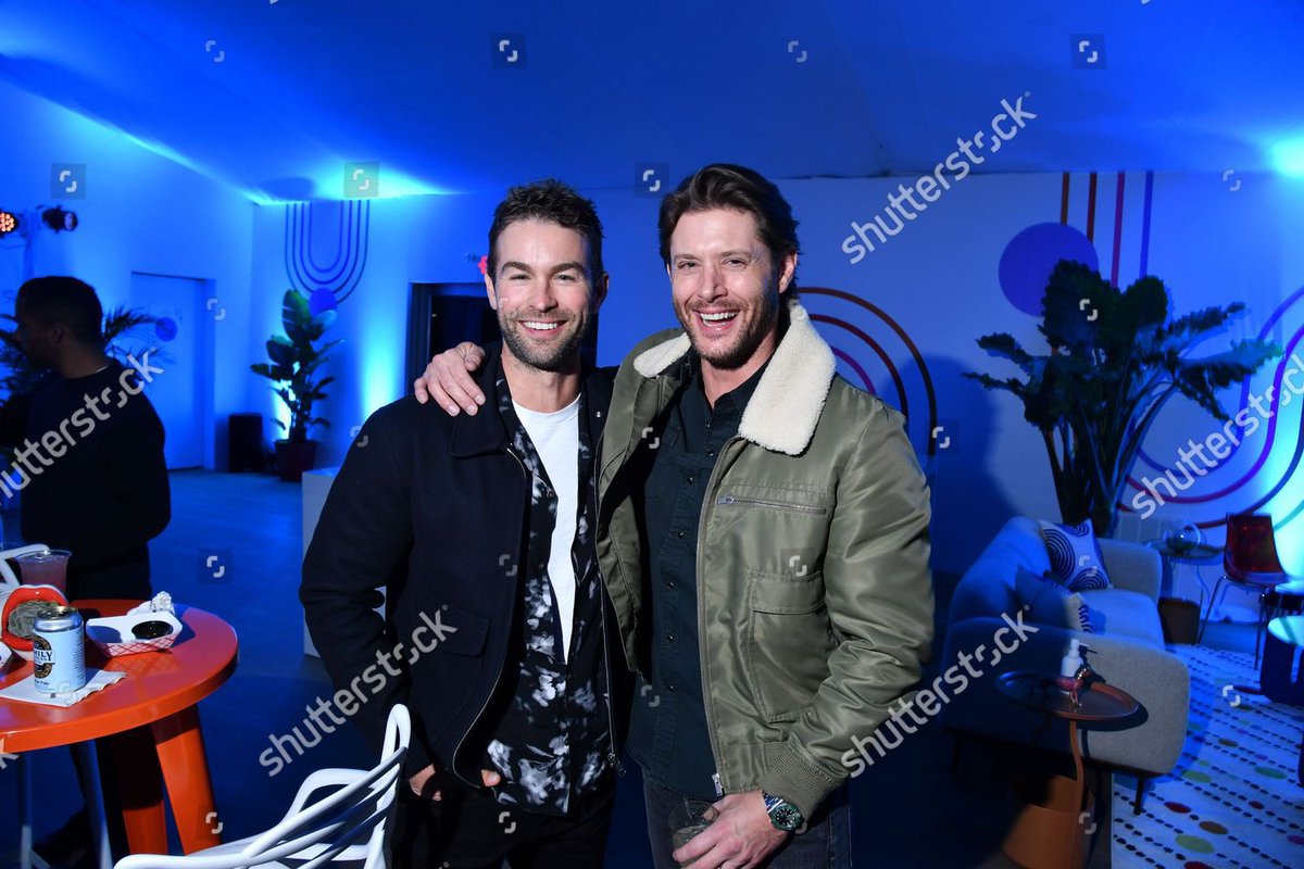 | QUE BELLEZA. 
Te voy a seguir desde mi per—broma. 
    Ya quiero verlos en The Boys, ahora es cuando maldigo haber matado al pescado.