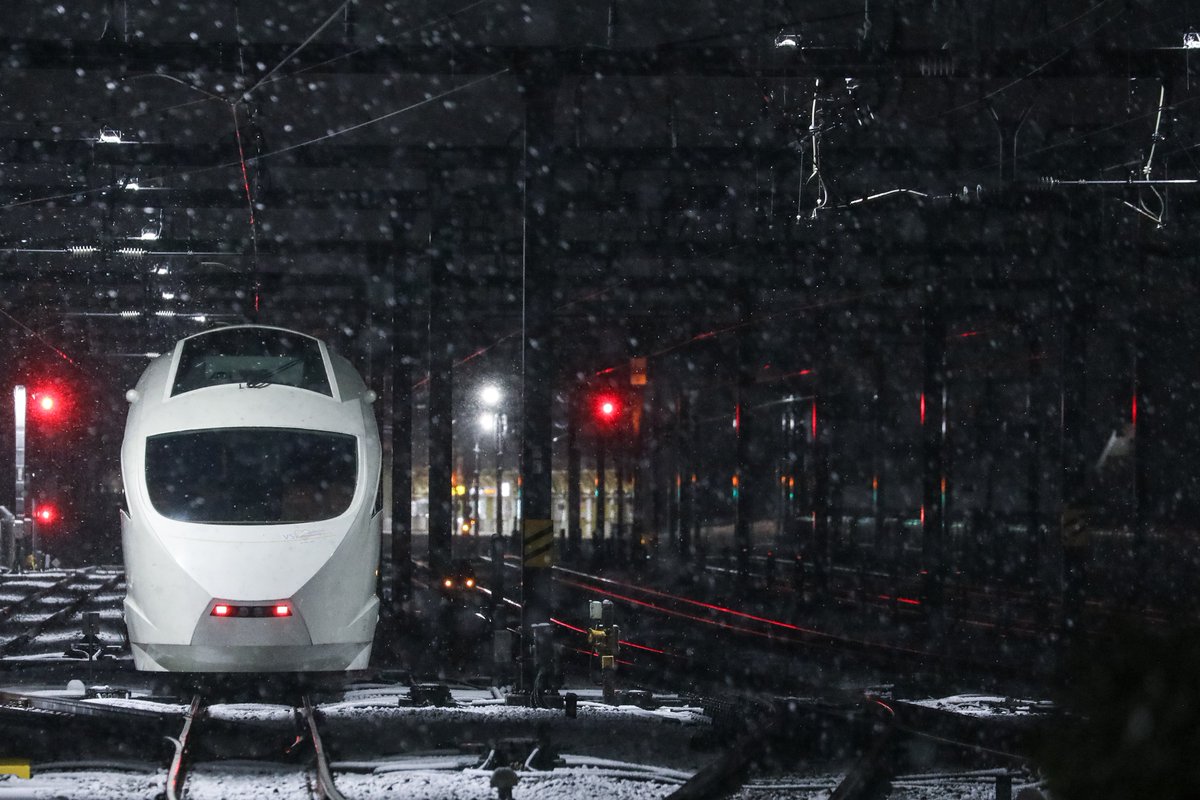 Shinka_Photo's tweet photo. VSE 50000形 定期運行終了

こんなに早く日常から消えると思いませんでした。
少々遅れましたが、
17年間の定期運行、お疲れ様でした。 https://t.co/ca9eVfHD2B