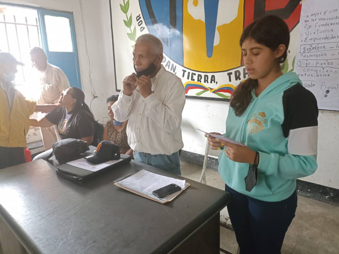 JAD_Lara's tweet photo. Hoy #13Mar desde el municipio Andrés Eloy Blanco, nuestra compañera Evelyn Linarez Sec. juvenil municipal, recibe reconocimiento por su trabajo, otorgado por el CEM en el marco del día de la mujer y el campesino. Constancia y lucha, digna representante de la mujer sanareña. https://t.co/FBKI9VVUQt