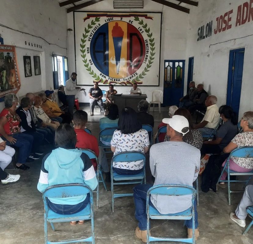 JAD_Lara's tweet photo. Hoy #13Mar desde el municipio Andrés Eloy Blanco, nuestra compañera Evelyn Linarez Sec. juvenil municipal, recibe reconocimiento por su trabajo, otorgado por el CEM en el marco del día de la mujer y el campesino. Constancia y lucha, digna representante de la mujer sanareña. https://t.co/FBKI9VVUQt