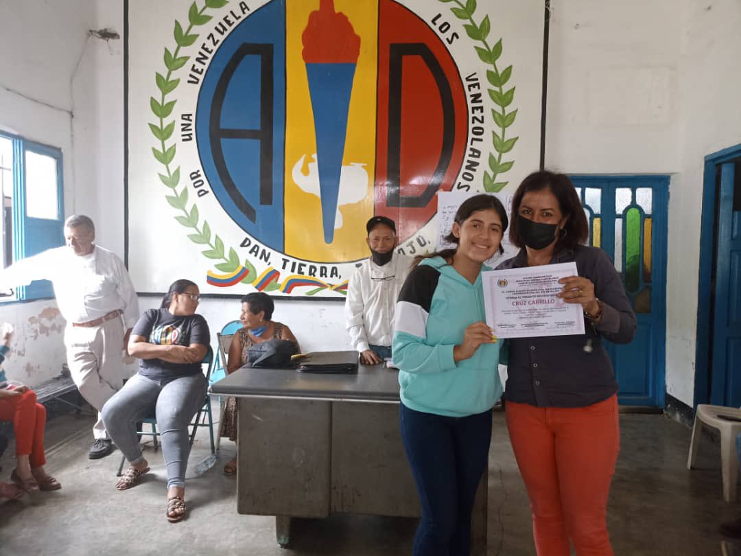 JAD_Lara's tweet photo. Hoy #13Mar desde el municipio Andrés Eloy Blanco, nuestra compañera Evelyn Linarez Sec. juvenil municipal, recibe reconocimiento por su trabajo, otorgado por el CEM en el marco del día de la mujer y el campesino. Constancia y lucha, digna representante de la mujer sanareña. https://t.co/FBKI9VVUQt