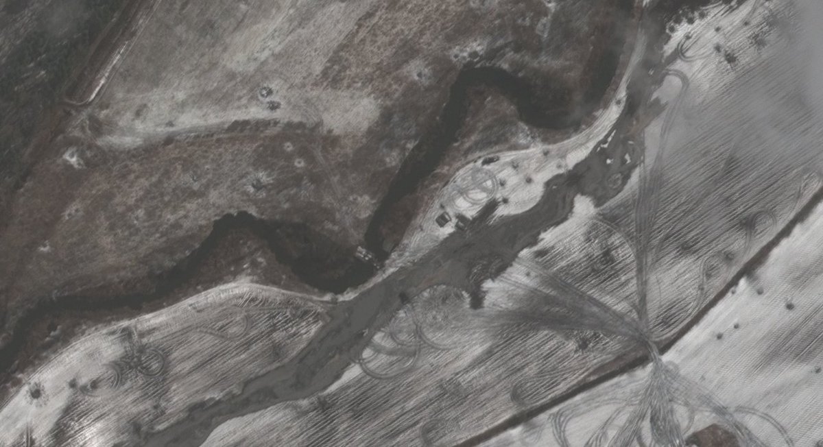 CNN's tweet image. The Ukrainian military has thwarted an attempt by Russian military vehicles to cross the Irpin River on a pontoon bridge near Hostomel, a new satellite image from Maxar Technologies shows. cnn.it/35V468H