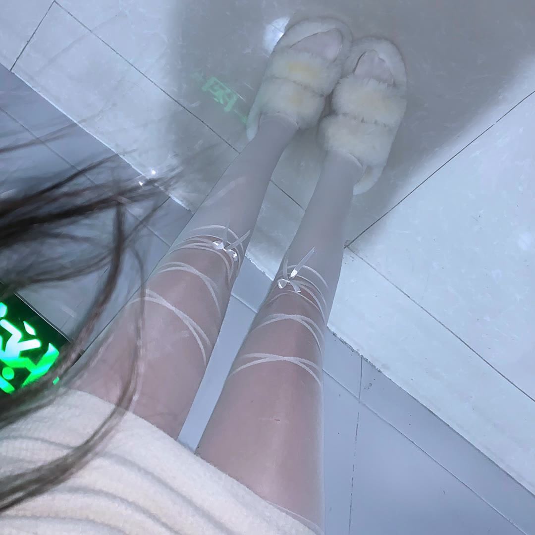试了几次以后爱上了站街 每隔几天就在那边开好房然后换好衣服后下楼 后面几次慢慢被要求带上跳蛋 和必须被多少个人搭讪  每次和陌生人对话都很害羞 一边讨论着价格 一边回答能做哪些  结束后回到房间内内都湿了 被姐姐一边惩罚一边骂是骚货 滴蜡真的好舒服 蜡油接触到胸那一刻 舒服的开始抽搐 https://t.co/X15QbQiHEC