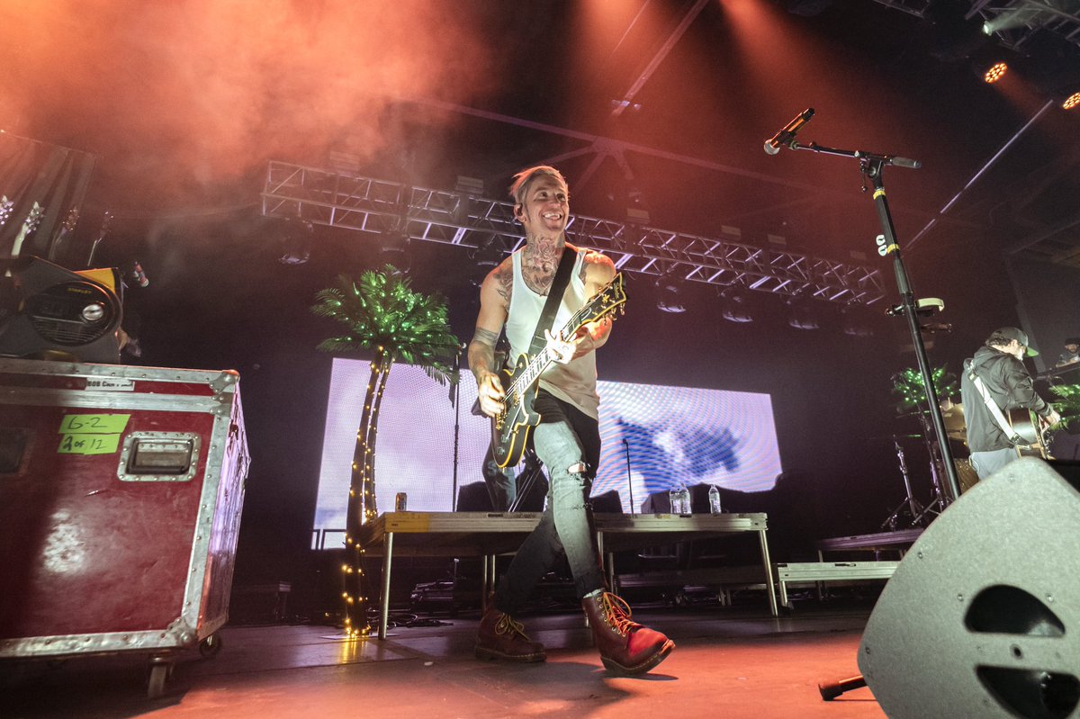 hollywoodundead's tweet photo. WHO DEY?! Time to shine Cinci, we’ll see you tonight for a SOLD OUT show @BradyMusicCtr 

#killthenoisebringthechaos #hollywoodundead #HU4L

📸: @CameronNunez https://t.co/4Vn7B0me5Y