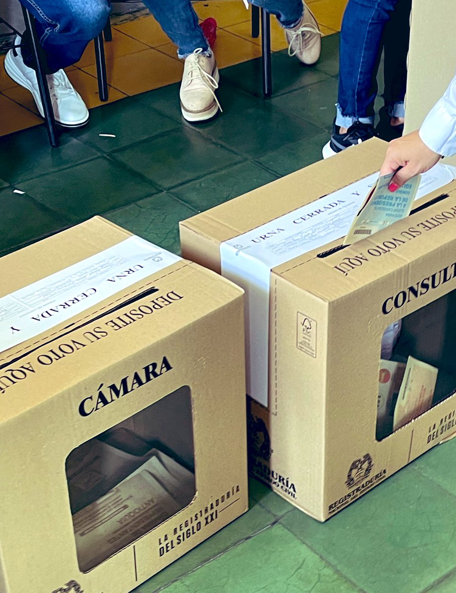 Yuliethandreas4's tweet photo. Desde muy temprano ejercí mi derecho al voto 🗳 ¿ustedes ya votaron?
No lo dejen para el final💪🏼💪🏼.
#CD108 #UnVotoDeConfianza https://t.co/YTAHJ8VKKo