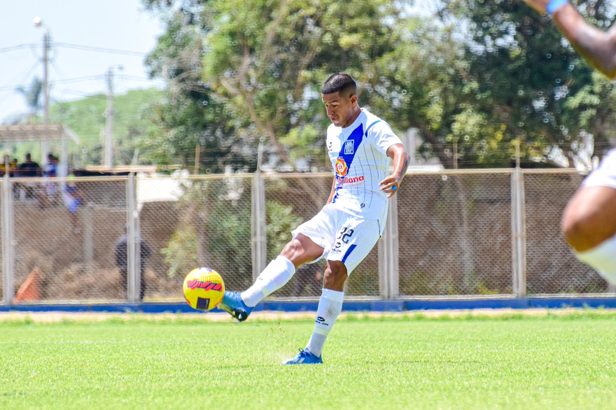 marciovz's tweet photo. Humildad, trabajo y constancia. ⚽🙏🔝

Nuevamente tocó sumar de a tres, ¡Vamos Vendaval, por Sullana y por su gente! 💪🏼
.
.
.
.
. @alianzasullana_ | #MV32
.
.
.
.
.
.
#alianzaatletico 
#marciovalverde
#futbolperuano
#liga1
#piura
#sullana https://t.co/DrnbctLJzl