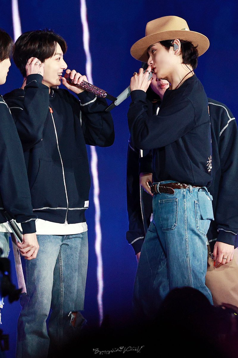 JKsLeisanushka's tweet photo. ��ои любимые крошки-магнитики🥰🥺 @BTS_twt #taekook #TAEHYUNG #JUNGKOOK #BTS_PTD_ON_STAGE_SEOUL https://t.co/Q8CVPb3Kcg
