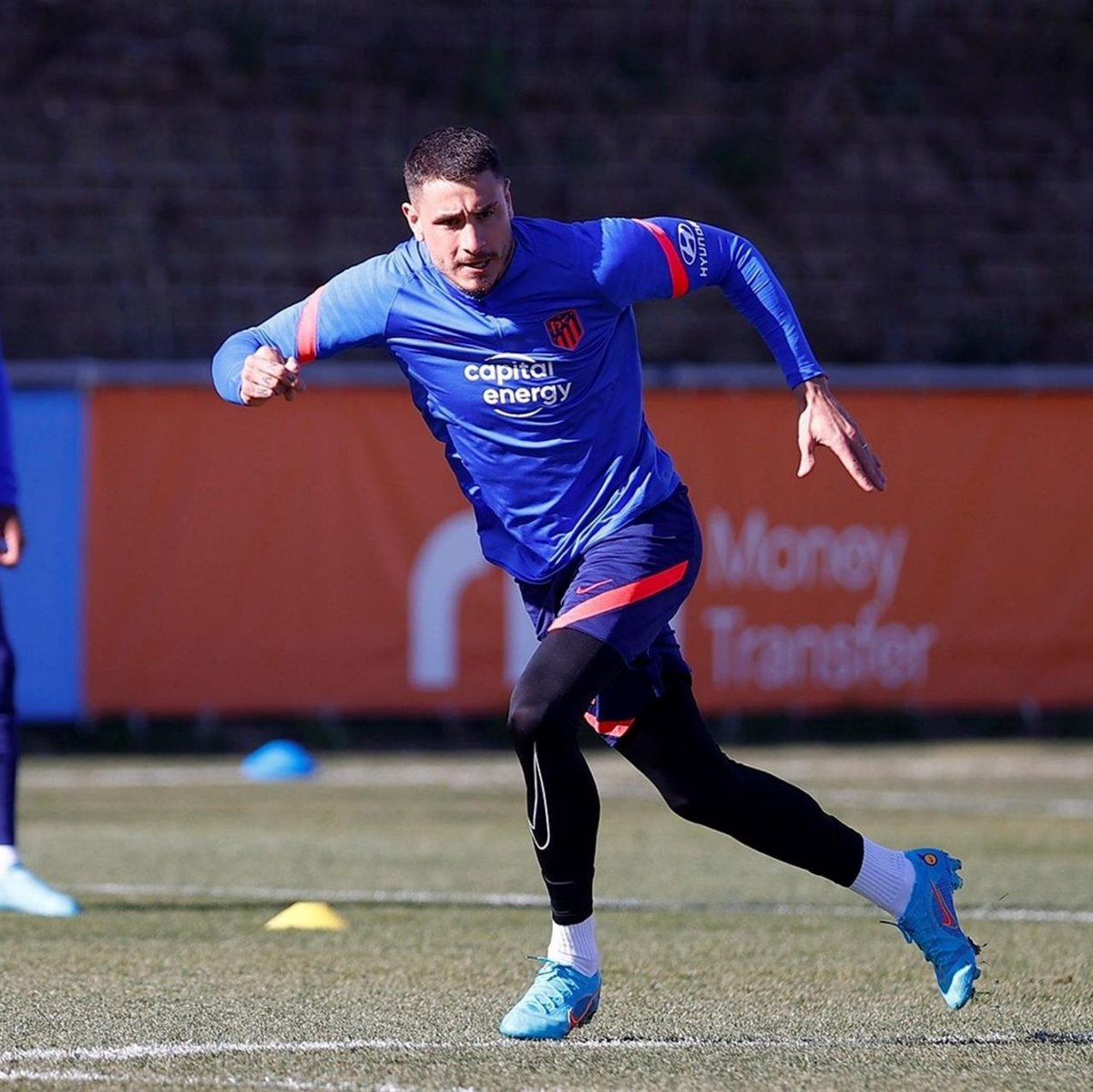MarioValverde_'s tweet photo. 🗞 Según COPE, Giménez será baja para el partido de vuelta de Champions en Old Trafford
❌ Estará unas tres semanas de baja por una microrotura en el sóleo
📎 Vía BeSoccer
#Gimenez #Atleti #AtlMad #Laliga https://t.co/vxLlrZi5FQ