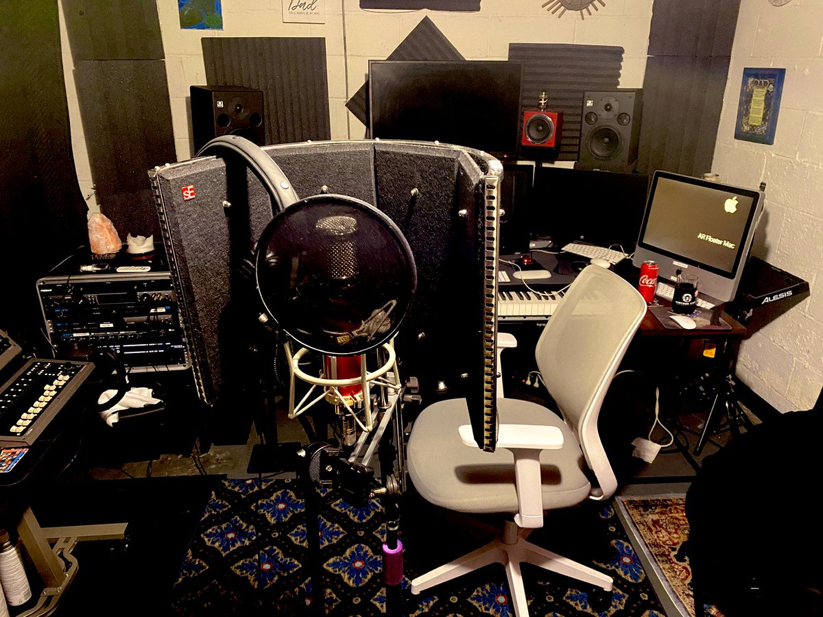 IamAntRodriguez's tweet photo. The calm after the storm. #recordingsession #musicproduction #avantonepro #studiosession #thewritingroom #anthonyrodriguez #vocalsession #songwriters #musicproducer #producerssetup #fyp https://t.co/CxxsWhcugL