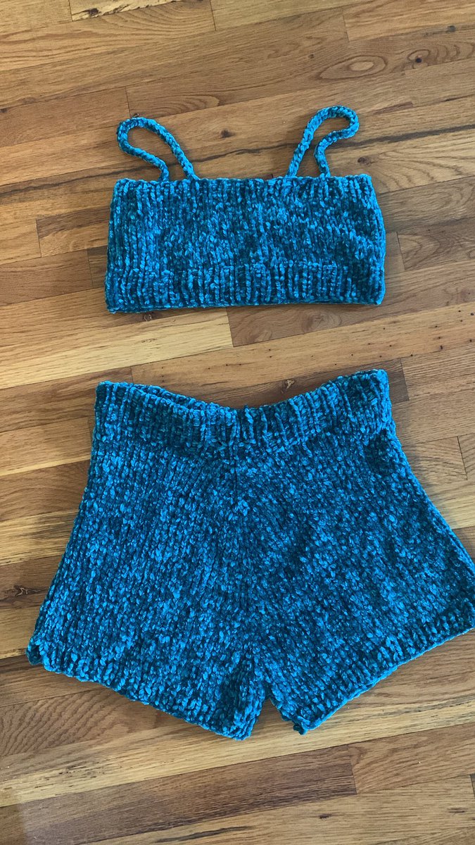 LivCraftLove's tweet photo. Summer is gonna be #fit season, and I can’t wait!!!
#knit #madebyhand #custompattern #knitwear https://t.co/19tH0AKSOE