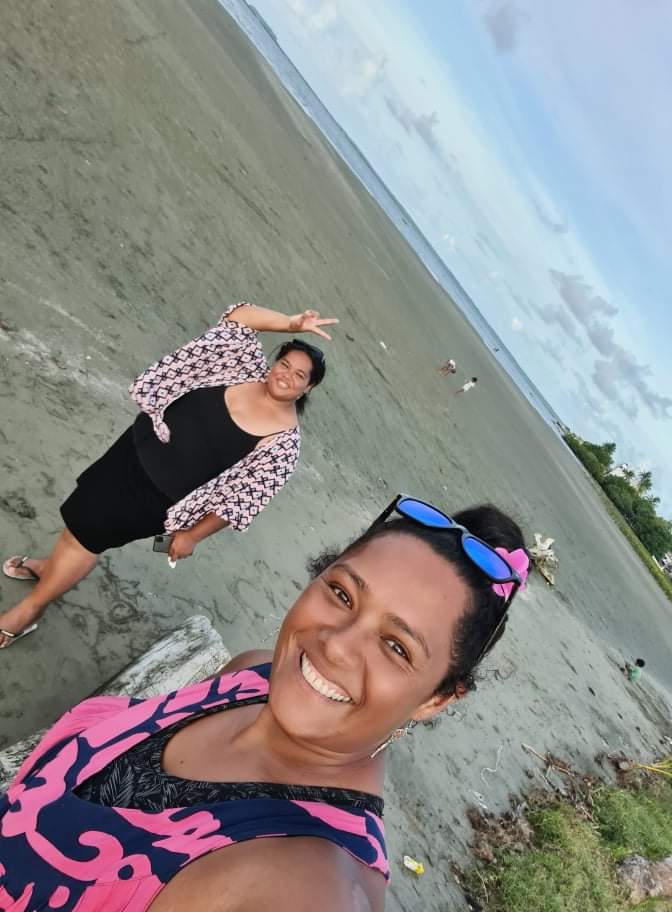 islandqueendeb's tweet photo. My heart is breaking right now cause in less then 24 hours my best friend is leaving 💔 😔 😪 😢 I know she has a family but I want her to stay with me abit longer 😭 UK why so far away 😭😭 https://t.co/8WNcMuVw2j