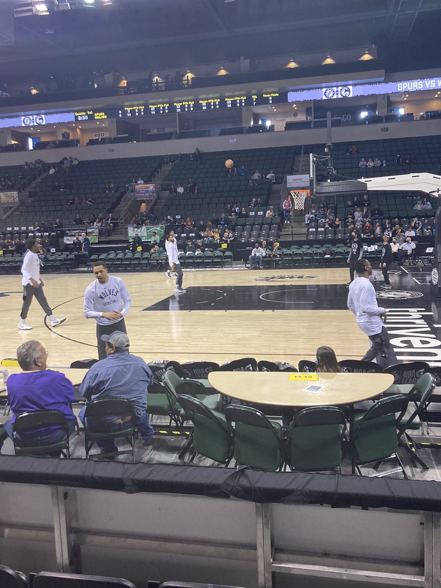 riverwoodsdeck's tweet photo. 1,000 miles later: annual Iowa Wolves road trip.  Go Wolves. #iowawolves #backthepack https://t.co/IJ2V3p31NP