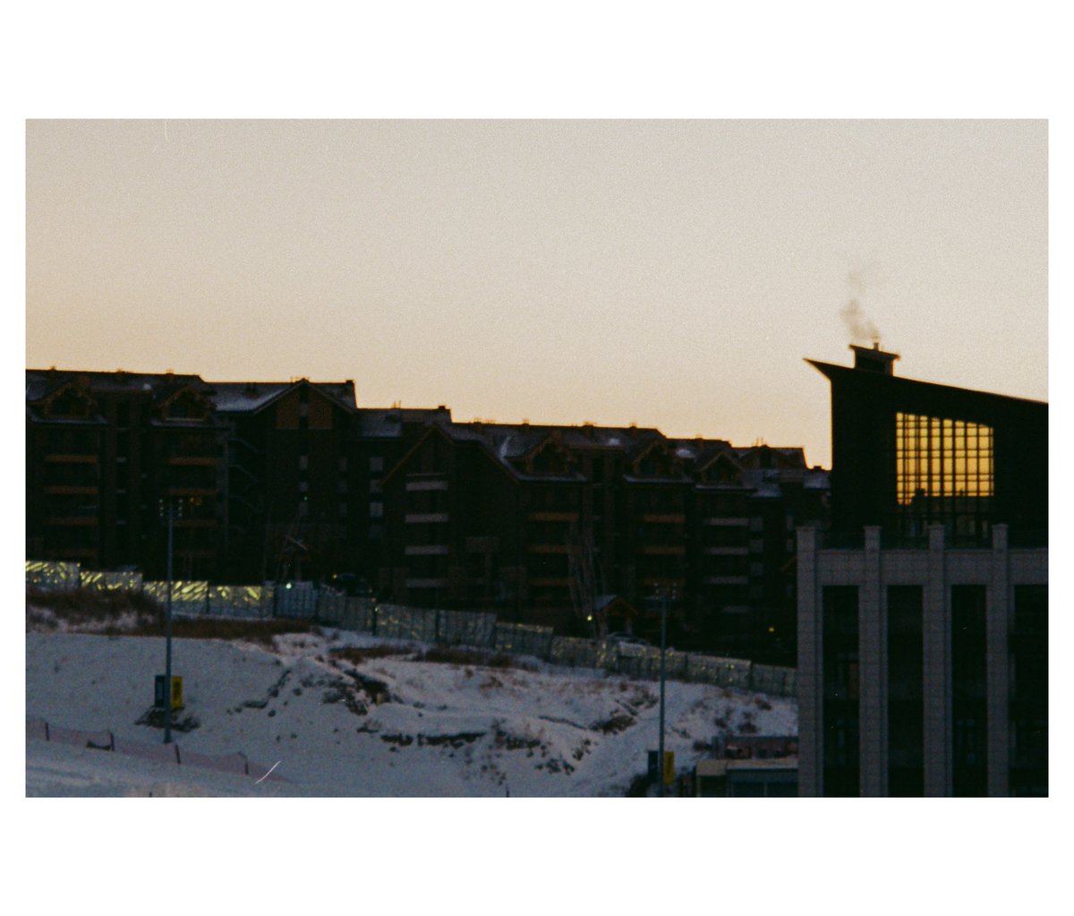 tbxnt_'s tweet photo. from the balcony // #shotonfilm #madewithkodak https://t.co/rBittJjGq9