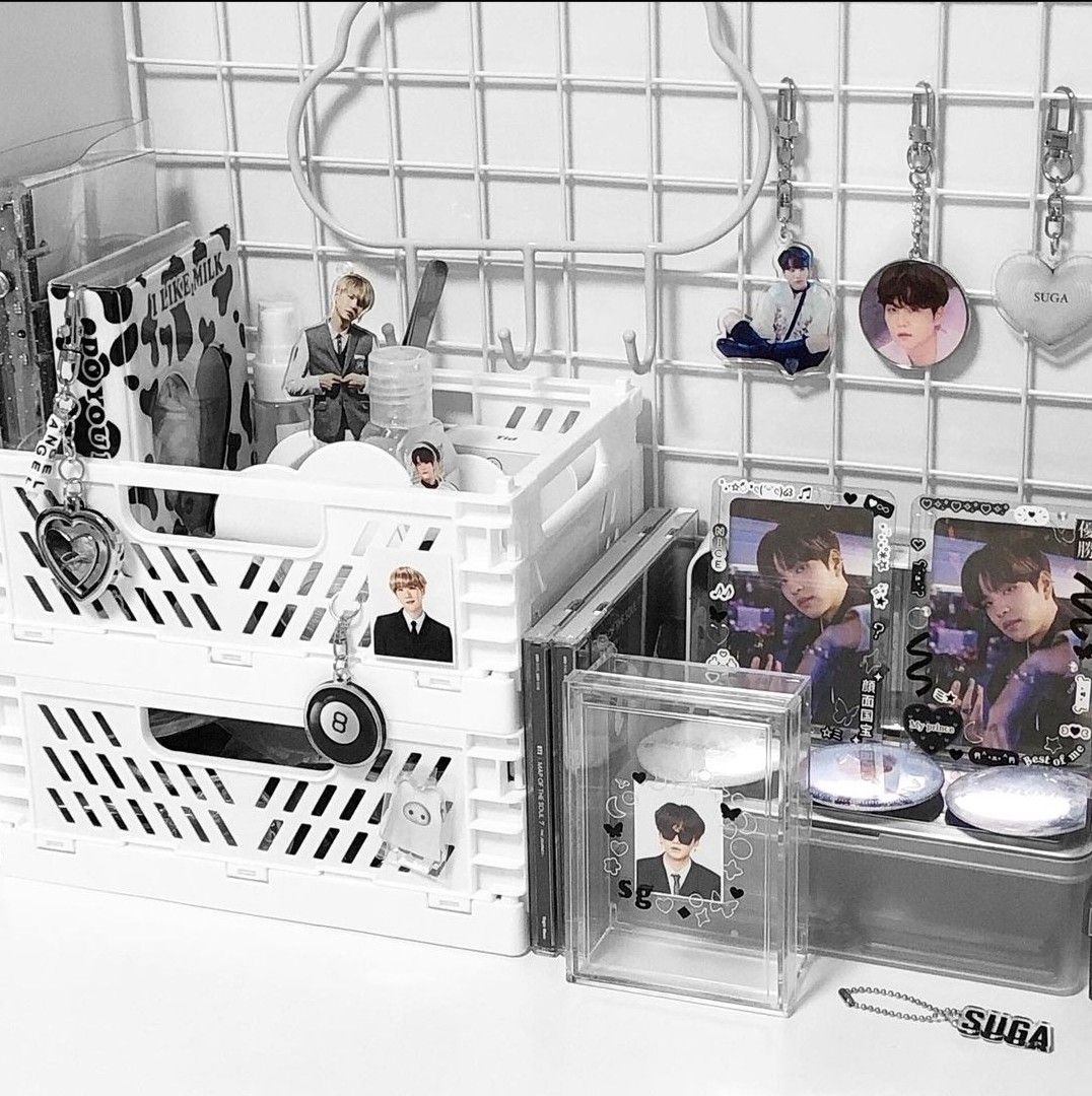simrianism's tweet photo. || 🧵: #ria_threads ||

✧ POV: you're a kpop collector ✦
—a thread made for beginner kpop pc collectors + vv budget friendly !!

[ ps. pic below is from pinterest ! ] https://t.co/APZzX1a2LT