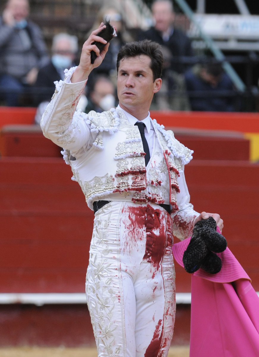 jemcito's tweet photo. Hoy en @plazadevalencia, el sevillano @InfoDanielLuque se alzó como el triunfador del festejo al cortar la única oreja de la tarde. https://t.co/6eGTqQOslg
