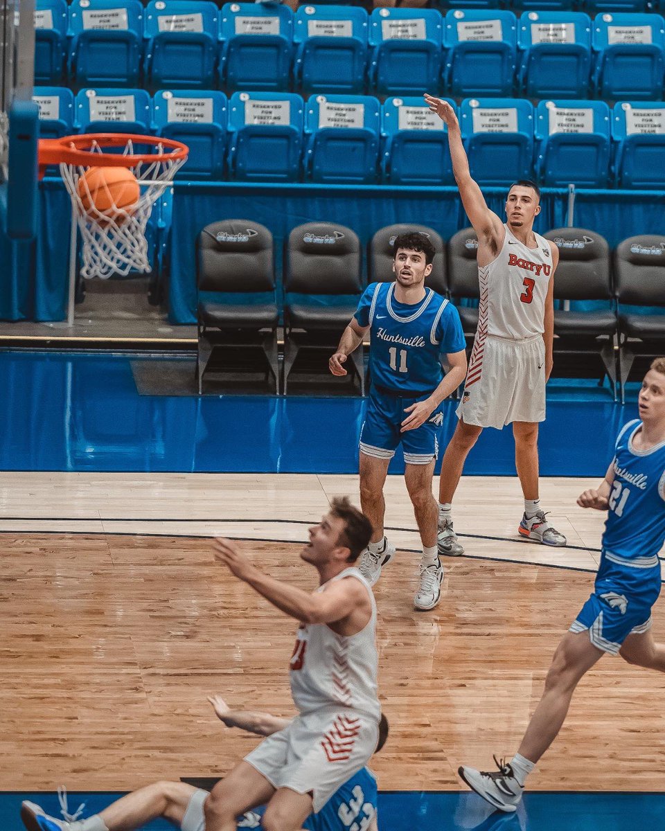 BarryUMBB's tweet photo. Leave it all out there. That’s the Buccaneer way. 💯✊

36 points on 10/16 shooting from deep for J-Swish yesterday. Jake Kakar finished the season scoring in double figures in 27 out of the Bucs’ 29 games. 

#BarryUMBB https://t.co/qv4Co5ffB0