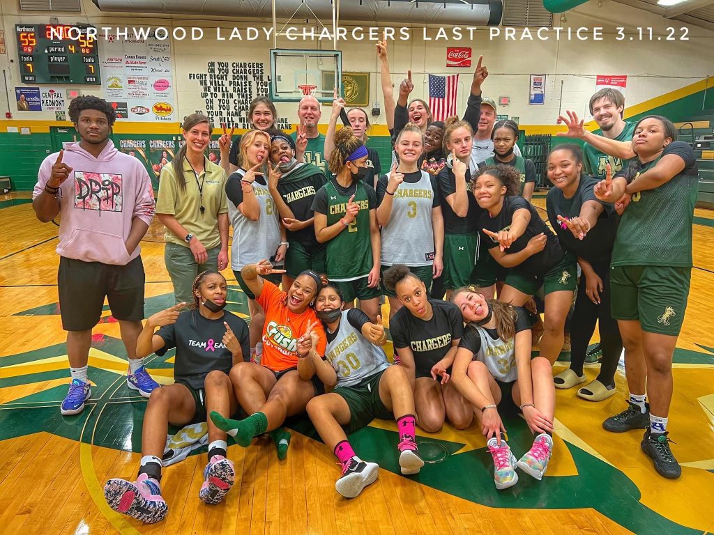 Natalie_Bell_'s tweet photo. It’s great to win the state championship for my senior year. It was a great opportunity to play for the Chargers and given a chance to prove what I got. Thank you to my teammates and the coaches for a great year!❤️ Great Season! @Myla_Marve @liv_porter5 and Caroline Allen! https://t.co/6OwMwPqWFl