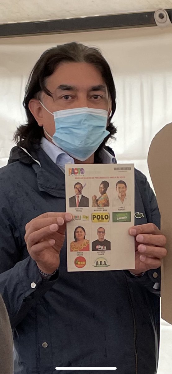 GustavoBolivar's tweet photo. Los tres votos más importantes de mi vida porque cambiarán a Colombia.
#PactoHistorico 
#SoyPetroSoyPacto 
#Elecciones2022 https://t.co/aKQm5TbMtK