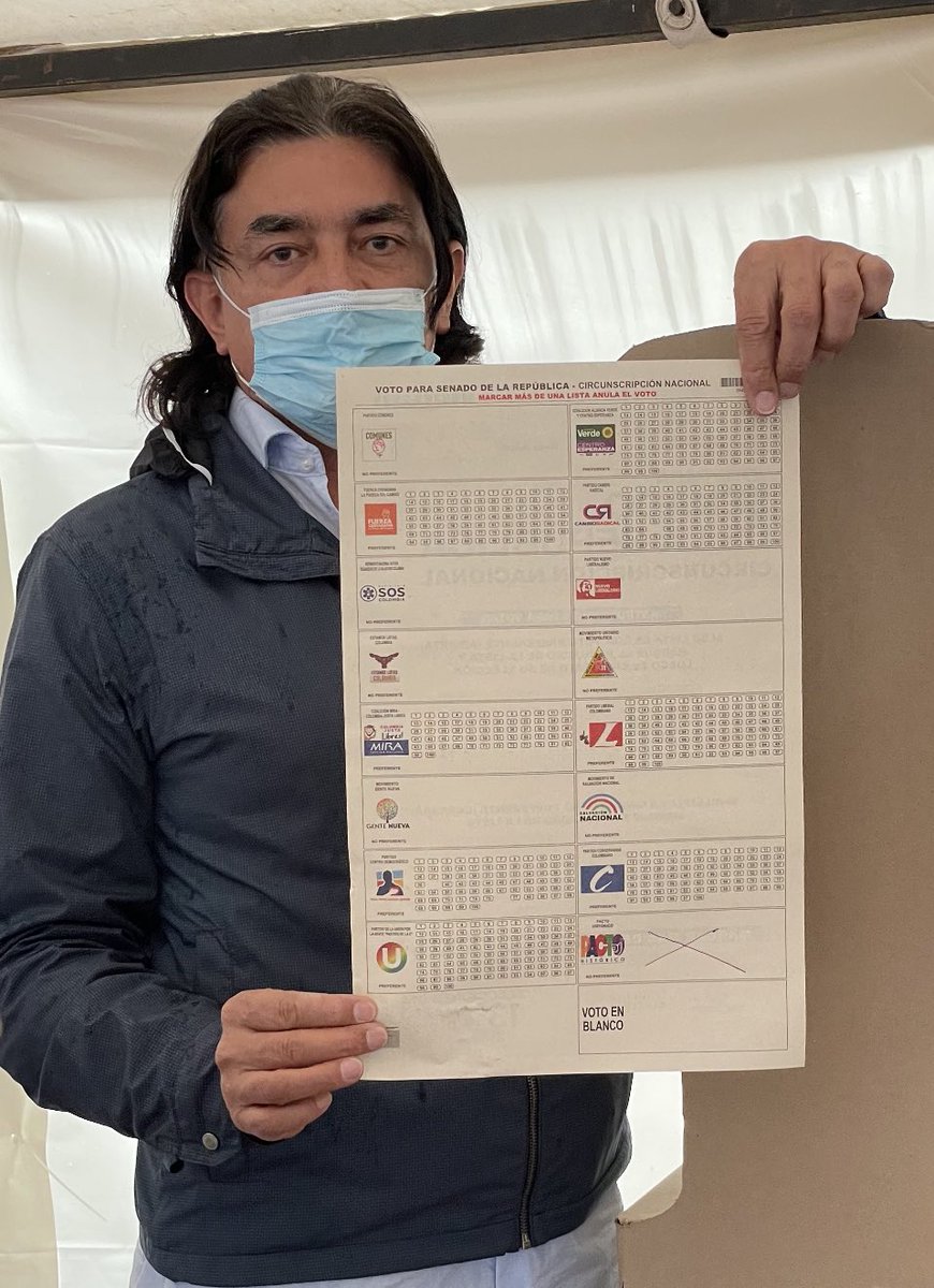 GustavoBolivar's tweet photo. Los tres votos más importantes de mi vida porque cambiarán a Colombia.
#PactoHistorico 
#SoyPetroSoyPacto 
#Elecciones2022 https://t.co/aKQm5TbMtK