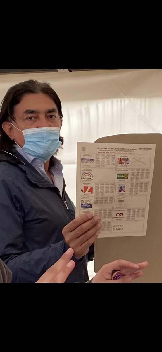 GustavoBolivar's tweet photo. Los tres votos más importantes de mi vida porque cambiarán a Colombia.
#PactoHistorico 
#SoyPetroSoyPacto 
#Elecciones2022 https://t.co/aKQm5TbMtK