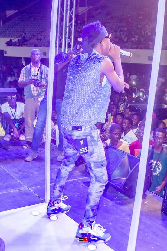 Osmanibrahimba2's tweet photo. Indeed the show was Super Stars Concert. The VIP was full to capacity and no one could even walk again. @WizchildAhmed Congrats ๐พ ๐ฅ
#SuperStarConcert https://t.co/n1i6dVpzOG