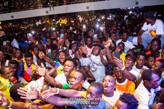 Osmanibrahimba2's tweet photo. Indeed the show was Super Stars Concert. The VIP was full to capacity and no one could even walk again. @WizchildAhmed Congrats ๐พ ๐ฅ
#SuperStarConcert https://t.co/n1i6dVpzOG