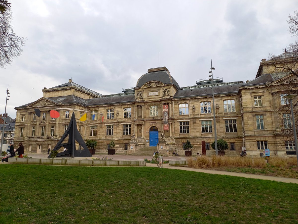 JDourche's tweet photo. Pourquoi vient-on enlaidir les beaux points de vue rouennais par des "oeuvres d'art" moches, puériles et certainement très chères. Il y a par ailleurs suffisamment d'artistes en France et en Normandie pour qu'on ne soit pas obligé de prendre un bricolo américain. 
@Rouen https://t.co/DGQM8QLmCm