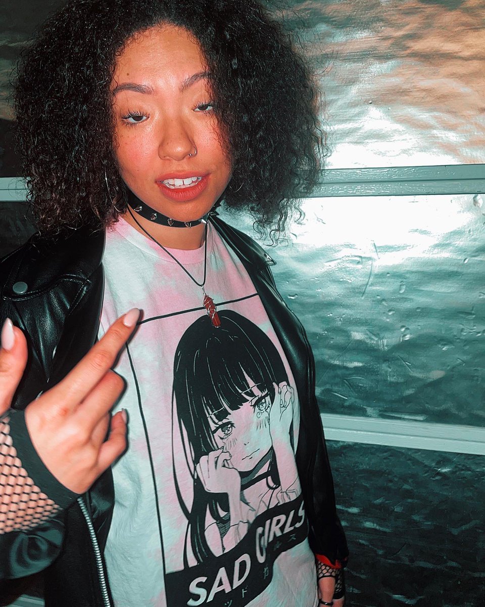 queenjwolf's tweet photo. SAD GIRL WAVE https://t.co/q7PgxjvAYM