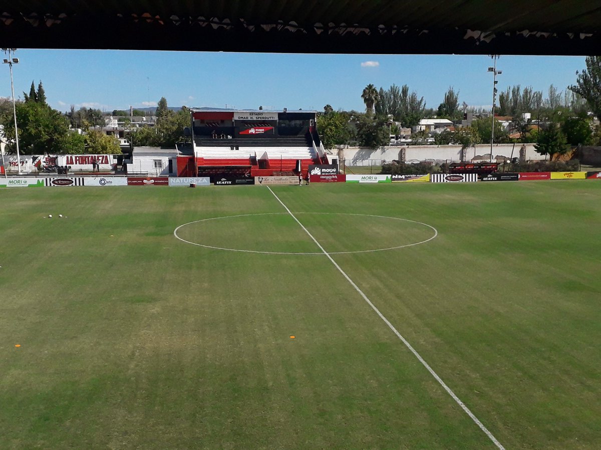 DjFatsRebo's tweet photo. Estamos en el estadio #OmarHSperdutti para @Deportivo_Maipu vs @InstitutoACC relata @diegoagrain comentarios @MarkitosBarrera y como siempre por @radionihuil AM 680 FM 98.9 https://t.co/pAEayxYTJd #SentiNihuil 📻⚽️☀️🧉 https://t.co/enqiOcyUa8