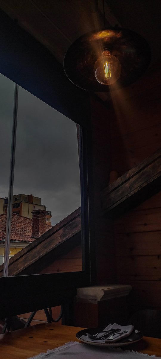 niveousCassie's tweet photo. "Where the windows are breathing in the light"

#photo #FolloMe https://t.co/QH1vA6CRMn