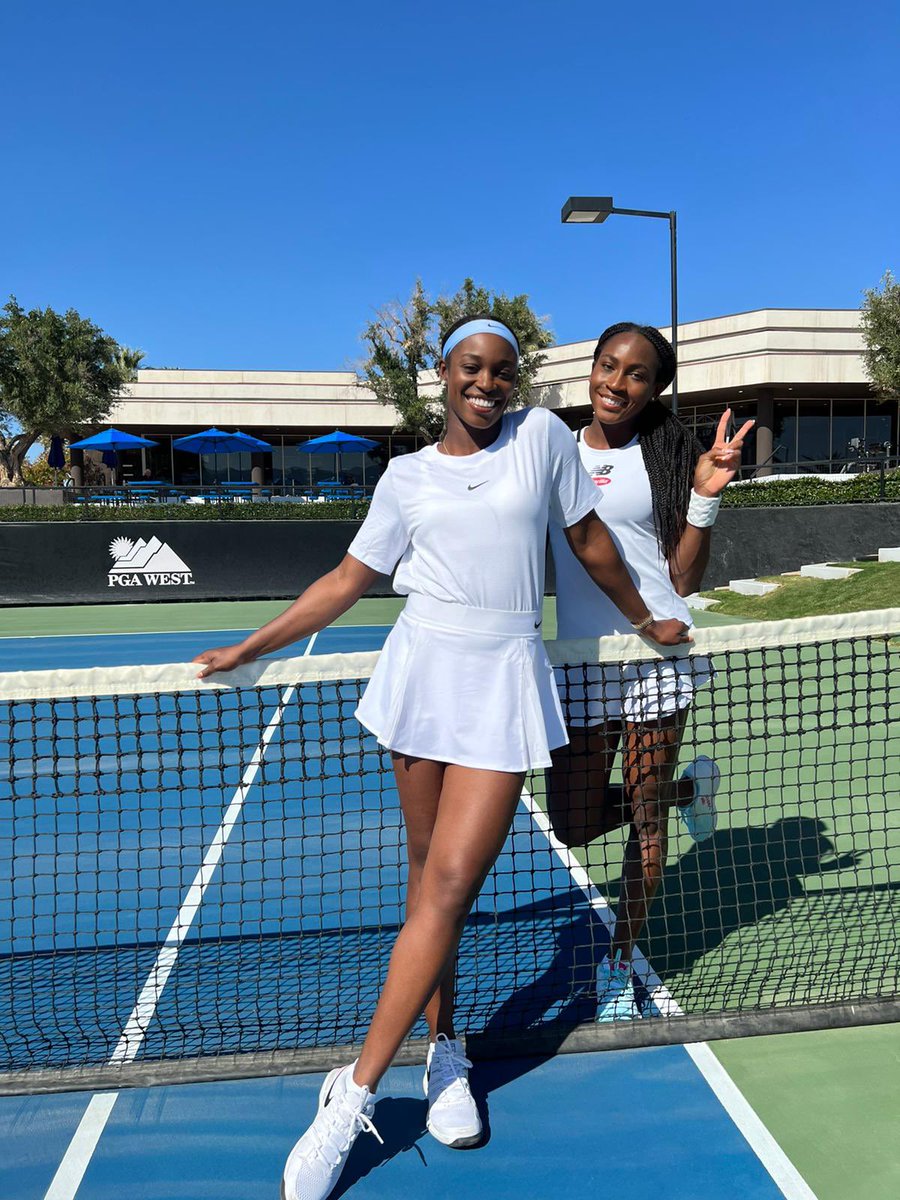 SloaneStephens's tweet photo. All smiles on court ✌🏾😁 Happy Birthday Coco 🥳🎉 https://t.co/ofDmXqKmmK
