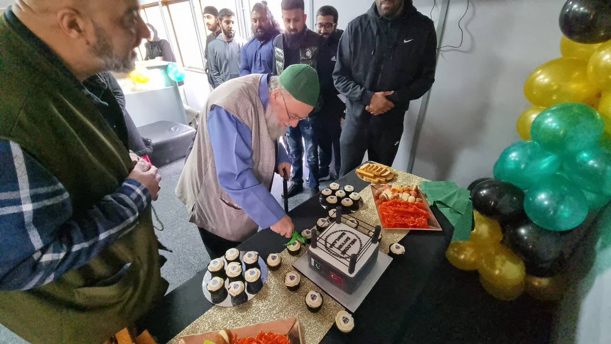 MawlanaUKTour's tweet photo. #MSMUK22

● Opening #Rotherham

Mawlana Shaykh Muhammad Adil ق blessing the opening of Unity Boxing and Fitness Gym in Rotherham, UK.

#ShaykhMehmetEffendi
#NaqshbandiHaqqani https://t.co/NyqnyL4620