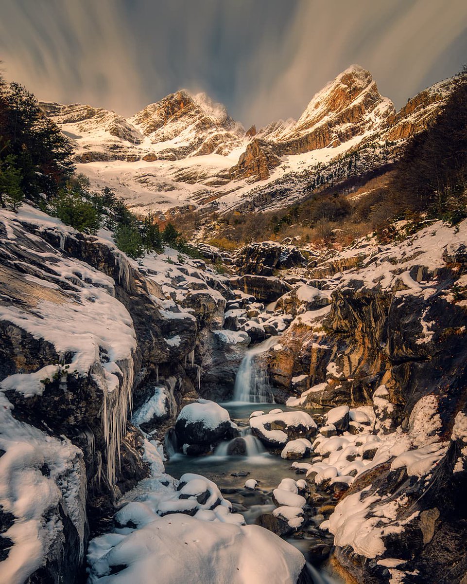 Resiste el invierno en el Valle de Pineta, cara oriental del Parque Nacional de Ordesa y Monte Perdido 🏔❄

// Imagen de Nacho Catalinas 

#Fotografía #Pirineo