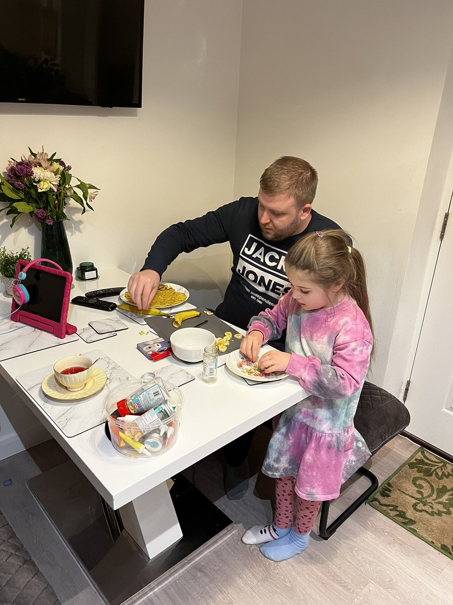 KateKirszak's tweet photo. #pancakeday @MrsIssaHCPS @HazelSchool Olivia made pancakes today to support the crisis in Ukraine 🇺🇦 OKT https://t.co/1lYEXFGCY5