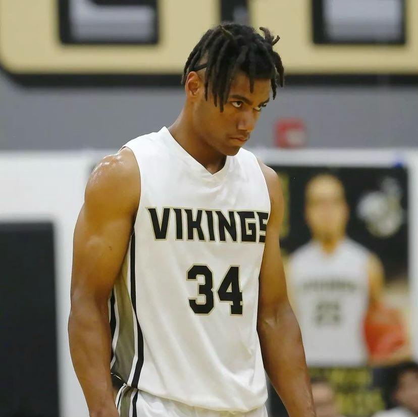 NViewBball's tweet photo. Next up was first team all league player Nick Peoples. Nick was a three time first team all league player. We had him for 2.5 seasons. Nick is a stud student athlete. Nick broke school records and finished in the top 5 for a number of career records. Thank you for everything https://t.co/ZZQGnGd4zm