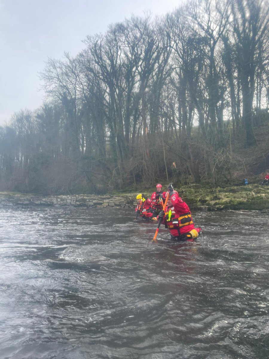 Today seven of our water team members headed to the River Lune at Halton, Lancaster to do some essential water rescue training.  
It is important that all our specialised teams maintain skills throughout the year.

#BoltonMRT <a href="/MountainResqUK/">Mountain Rescue England and Wales</a> #Volunteers #WaterRescue