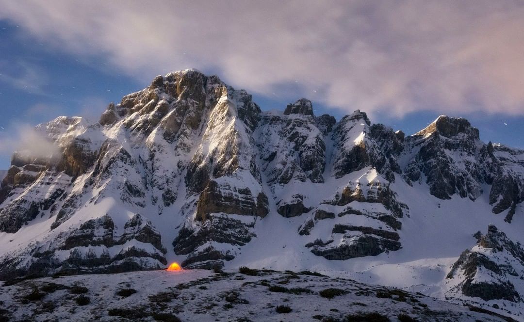 Cae la noche invernal en la mágica y cautivadora Peña Telera, en el Valle de Tena 🏔❄

// Imagen de Iñaki Larrea 

#Fotografía #Pirineo