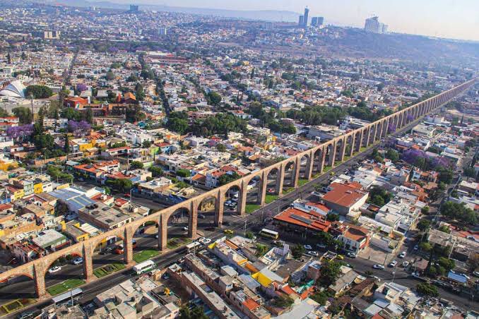 slvital17's tweet photo. Histórico 🏛
Tradicional 
Vanguardista ✈️
Seguro 👮🏽‍♀️
Mágico 🪄 
Gastronómico 🥘
Comercial 💻
Turístico 🛣
Industrial 🏭 
Familiar 👨‍👩‍👧‍👦
Deportivo 🏟⚽️🏀🏈
Gente de trabajo 👷🏼‍♂️👷🏽‍♀️👩🏻‍⚕️👩🏽‍🌾
Gente buena 🧑🏻‍🦱
Próspero 📈
Estratégico 📍

Así es nuestro maravilloso Querétaro…
#EstoEsQuerétaro https://t.co/Fp4YlBZAK1