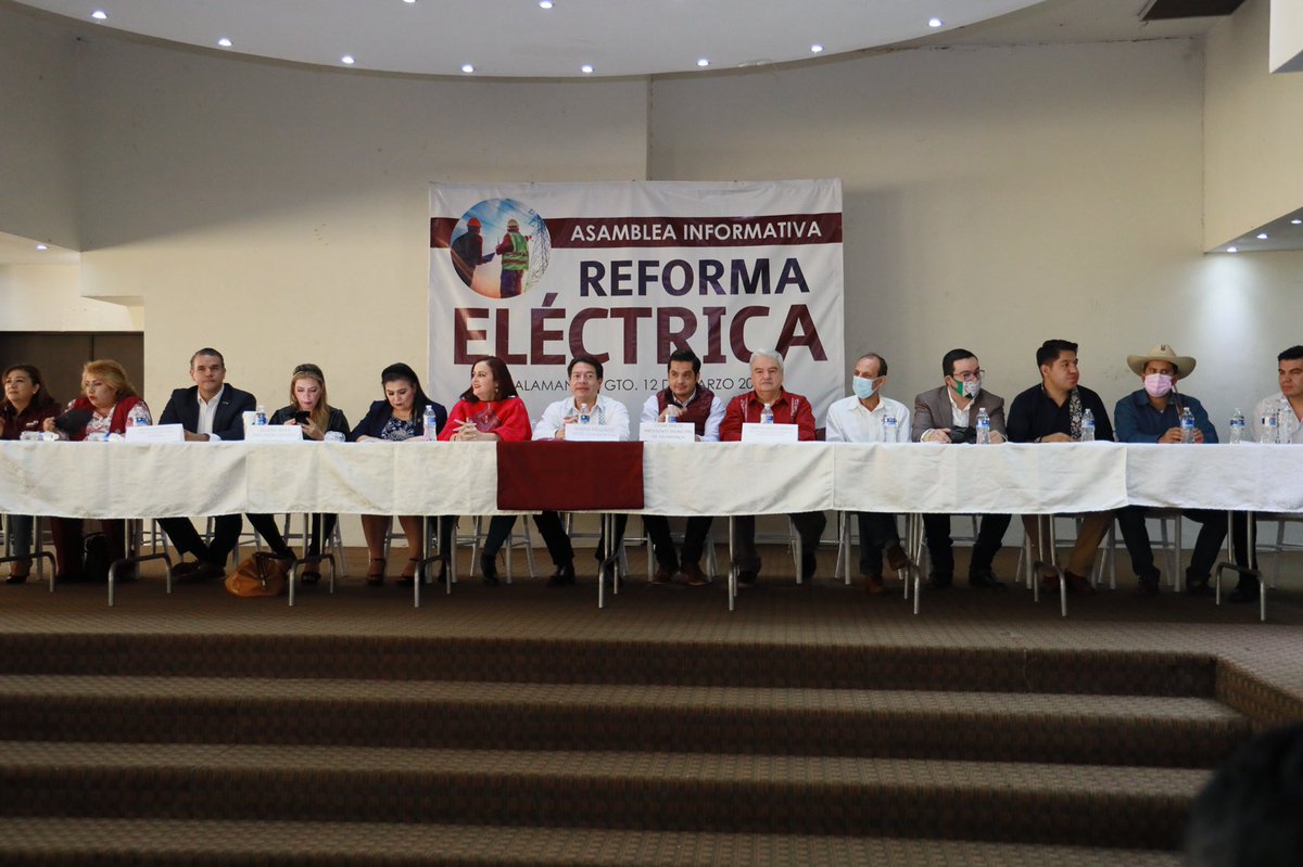 EmmanuelReyesC's tweet photo. En #Salamanca cerramos filas para proteger juntos la soberanía eléctrica del país. Y es que, con la #ReformaEléctrica⚡️, haremos que la riqueza de los yacimientos de litio (el oro blanco) sea para las y los mexicanos. https://t.co/nBMMidHOTU