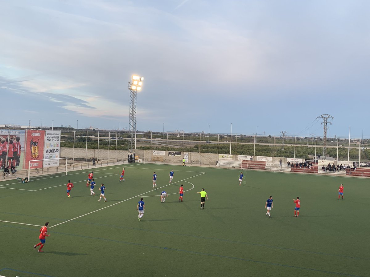 SaraEscuder98's tweet photo. Viendo el @CF_Huracan - @CDAlcora despuรฉs de un largo tiempo sin ver partidos de #PrefGI.
Tablas (0-0) en el Pep Claramunt de la UD Puzol en el que los romanos jugaban de locales. https://t.co/uvAt4U6Nxy