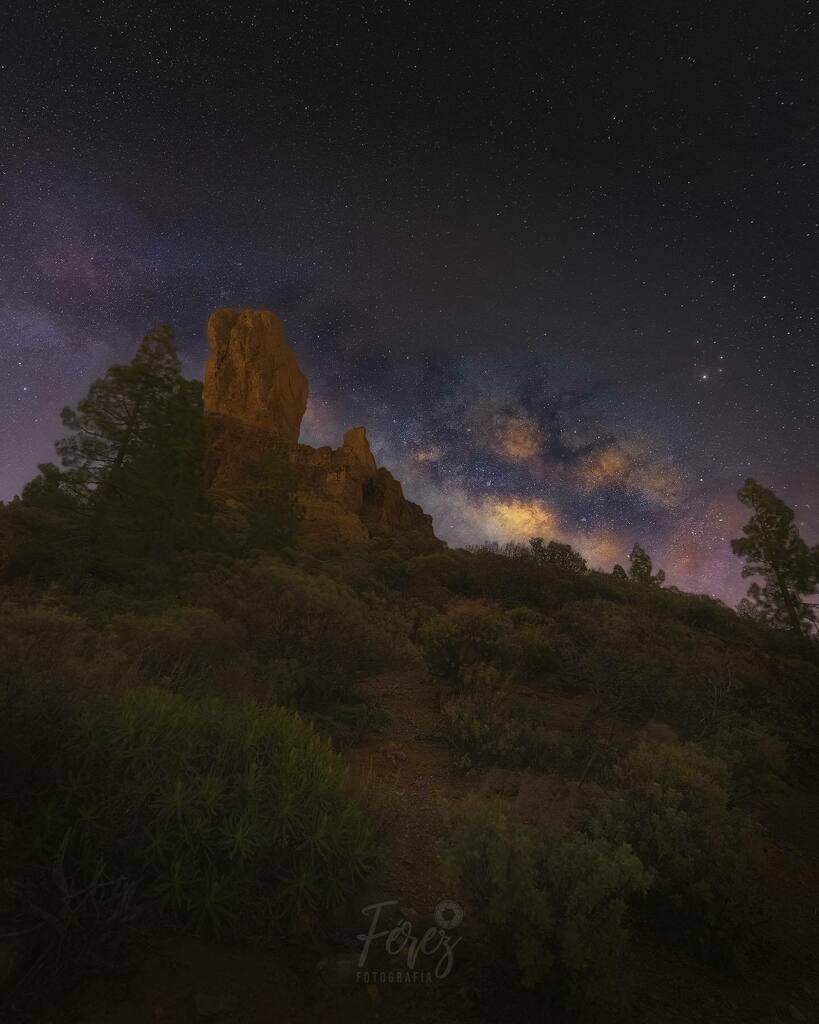 El Roque Nublo y la Vía Láctea. (6 de marzo de 2022, alrededor de las 6.00 AM)

Cielo: apilado de 10 fotos de 15 segundos, a f/2.8 e ISO 6400
Suelo:  182 segundos, a f/2.8 e ISO 6400
.
.
.
.
.
.
.
.
.
#addicted_to_canarias #espacio_canario #ig_canarias #ig_canaryislands #ok_…