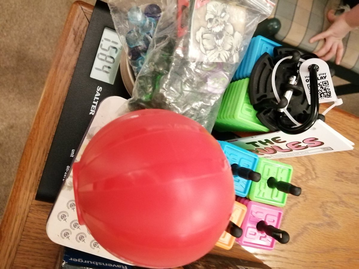 geekchloe's tweet photo. Here are all the things we managed to balance on the bridge before it tipped. 1.5kg! #ThisIsEngineering #SliceOfScience https://t.co/0lJGigaKhW