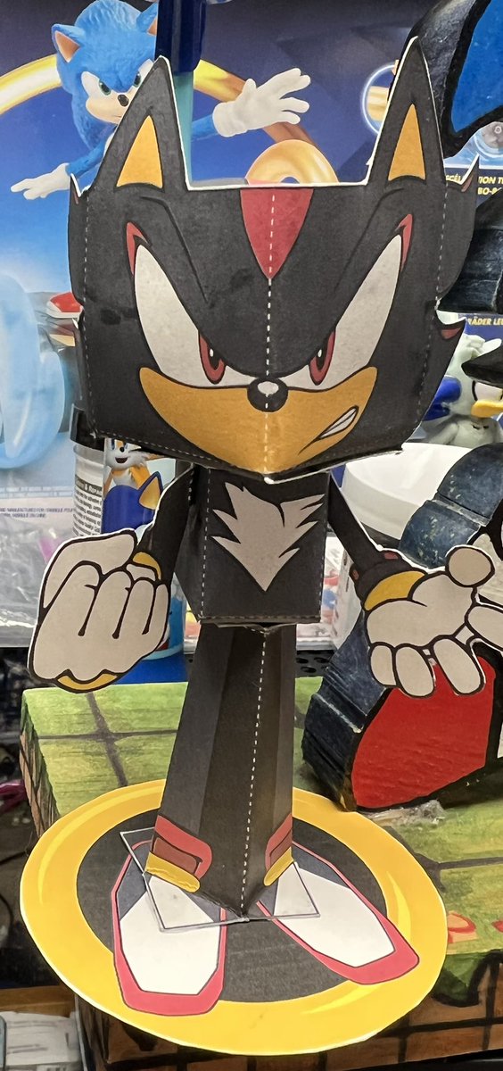 SONICJENNY's tweet photo. thanks to an awesome friend I was able to make the ultimate paper craft Shadow 😂 this was also a part of an Arby's promotion a while back #sega #ShadowTheHedgehog #papercaft https://t.co/PjYmVPTGZo