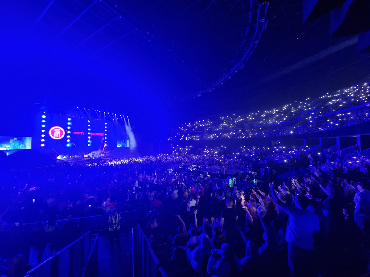 ScottStew2's tweet photo. @ScottyMcCreery absolutely fantastic, also thanks to @VirginMoney for the best seats in the house!!! https://t.co/d27y2B5v0V