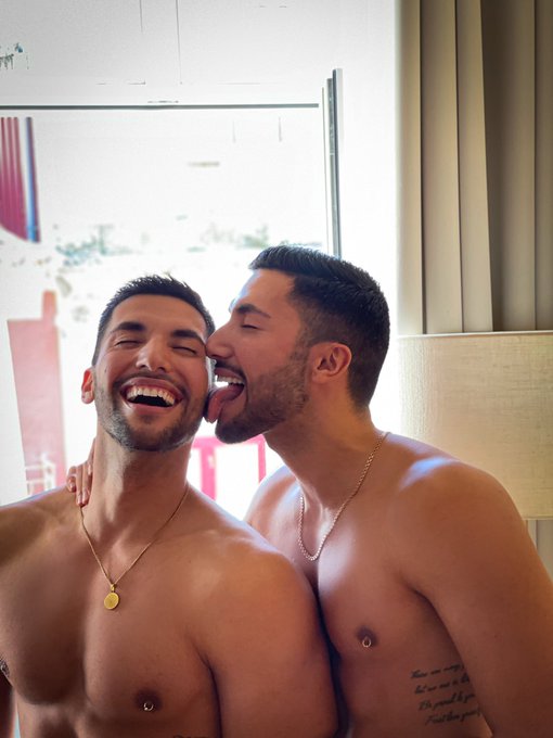 Retweet it if you like: 👅 TWINS 👅  If you want to see more from us please subscribe our HOT page: https://t